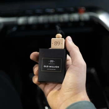 Снимка на Aromatic89 Hanging Glass Air Freshener Парфюмен ароматизатор за автомобил